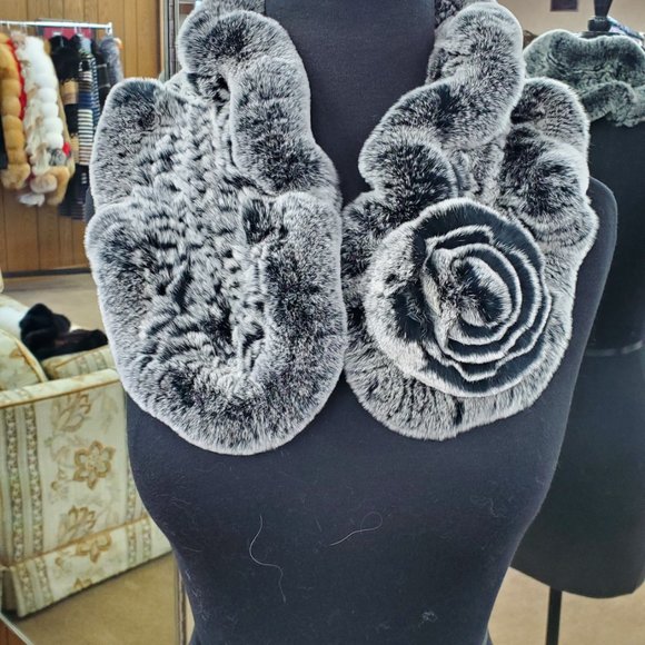 Rex Rabbit Fur Ruffle Scarf with Rose - Picture 2 of 2